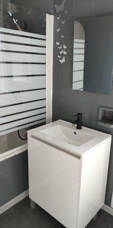 Appartement 2 Chambres Spacieuses Avec Terrasse Brouckerque Exteriör bild